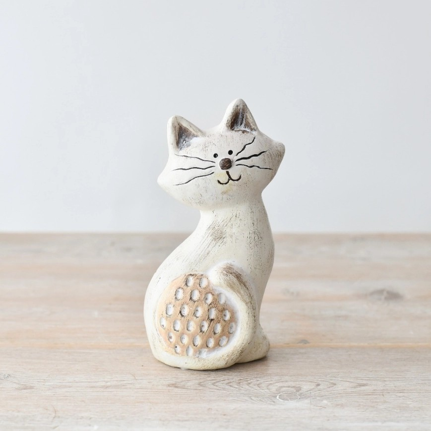 White, rustic-style cat ornament in sitting position with a smiling face, 